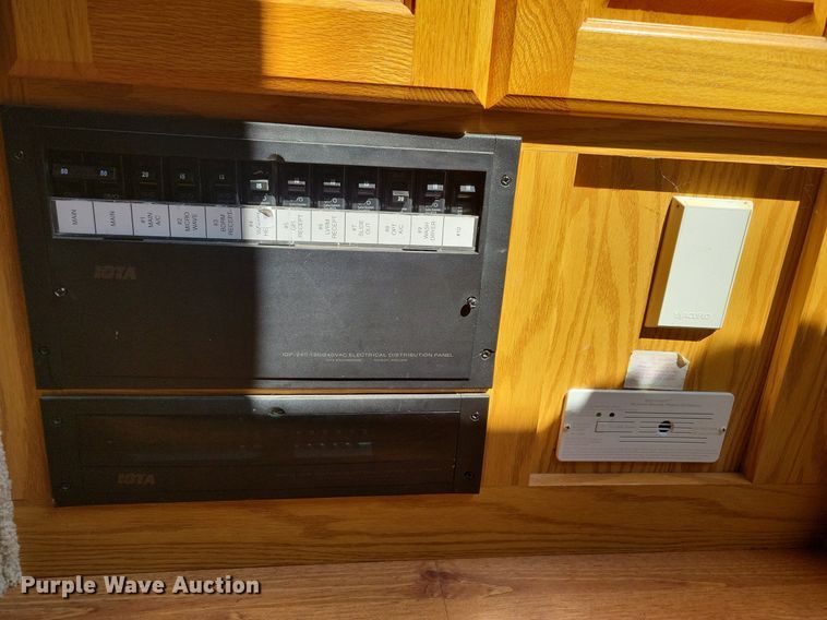 image for item DN4105 2005 Holiday Rambler Presidential  camper