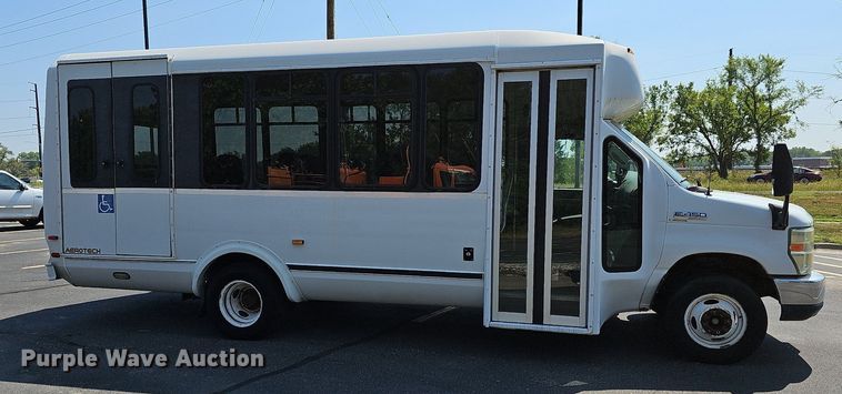 image for item DN8594 2008 Ford E450 Super Duty  shuttle bus