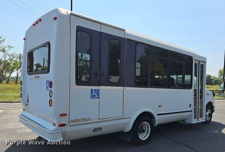 image for item DN8594 2008 Ford E450 Super Duty  shuttle bus