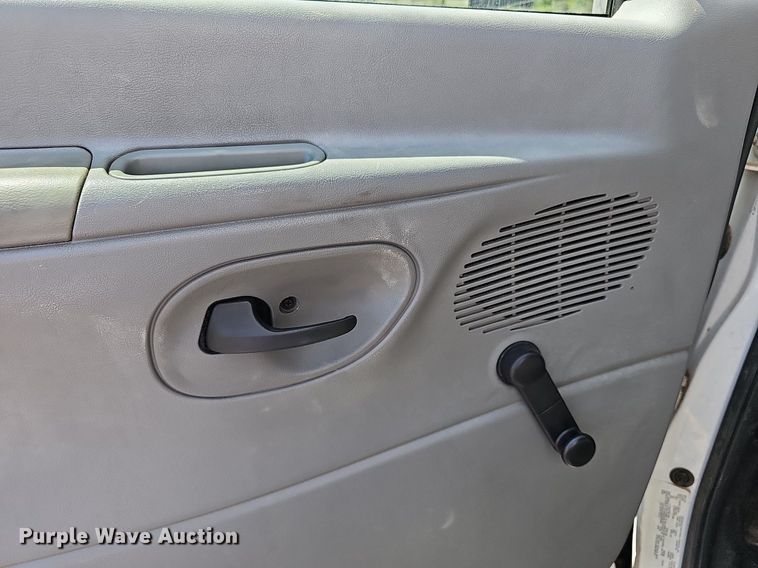 image for item DN8594 2008 Ford E450 Super Duty  shuttle bus