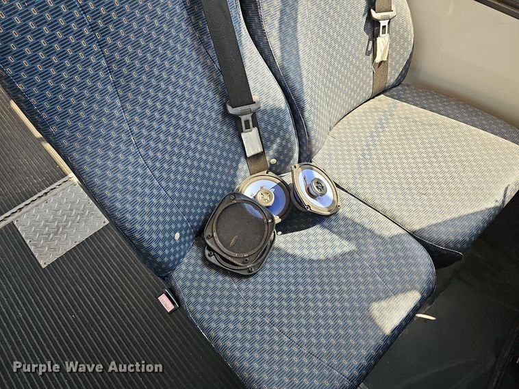 image for item DN8594 2008 Ford E450 Super Duty  shuttle bus