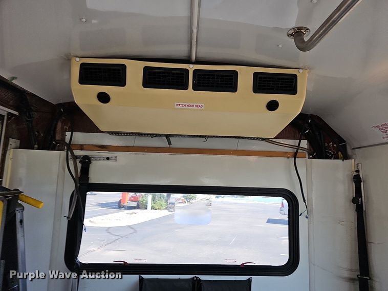 image for item DN8594 2008 Ford E450 Super Duty  shuttle bus