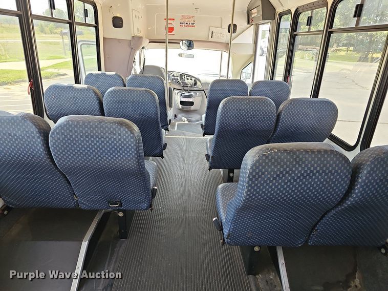 image for item DN8594 2008 Ford E450 Super Duty  shuttle bus