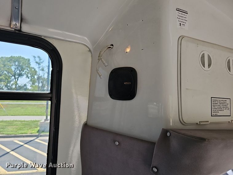 image for item DN8594 2008 Ford E450 Super Duty  shuttle bus