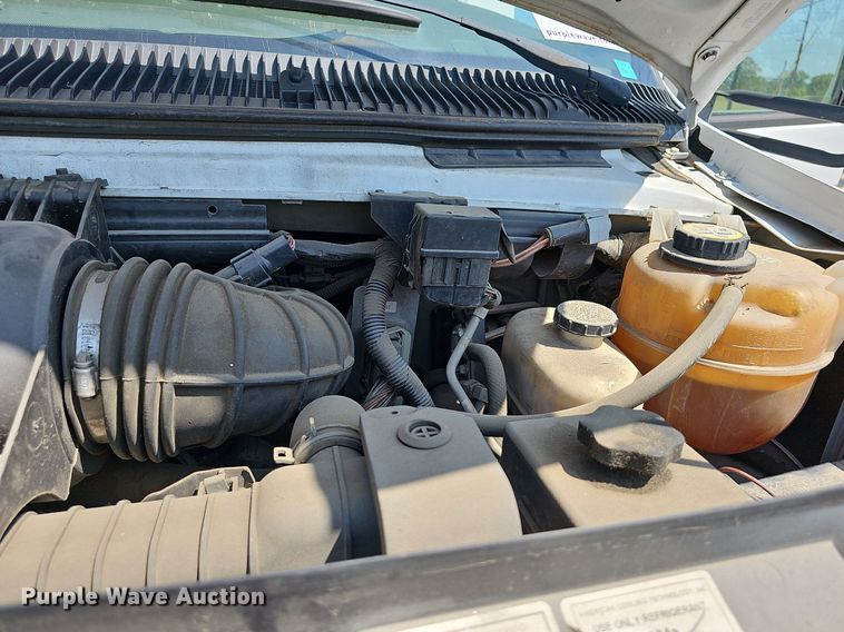 image for item DN8594 2008 Ford E450 Super Duty  shuttle bus