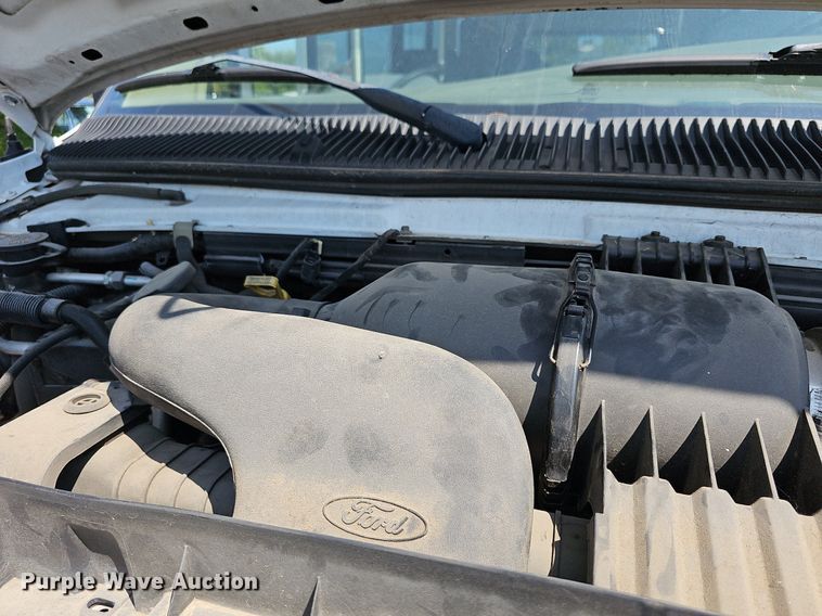 image for item DN8594 2008 Ford E450 Super Duty  shuttle bus