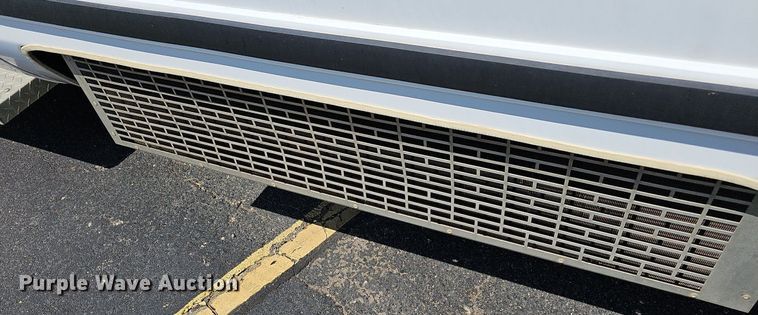 image for item DN8594 2008 Ford E450 Super Duty  shuttle bus