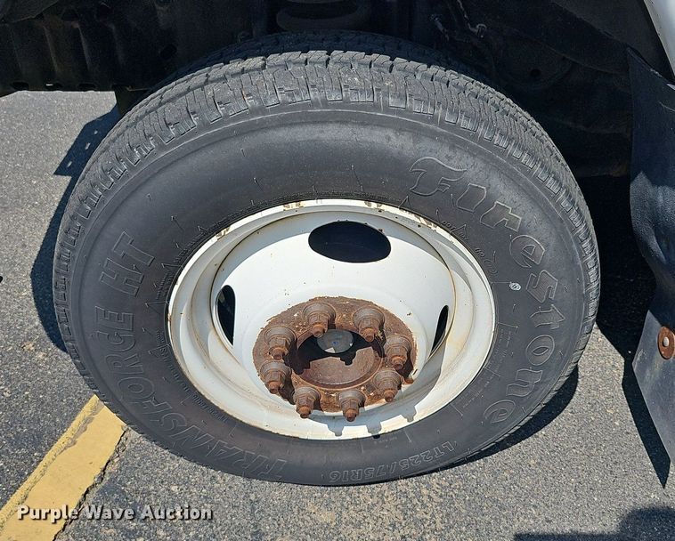 image for item DN8594 2008 Ford E450 Super Duty  shuttle bus