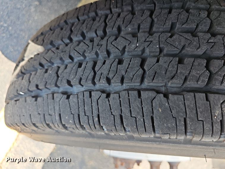 image for item DN8594 2008 Ford E450 Super Duty  shuttle bus