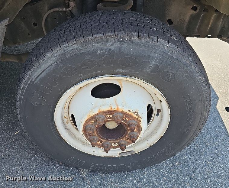 image for item DN8594 2008 Ford E450 Super Duty  shuttle bus