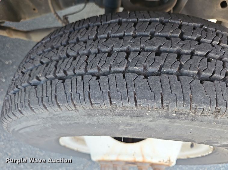 image for item DN8594 2008 Ford E450 Super Duty  shuttle bus