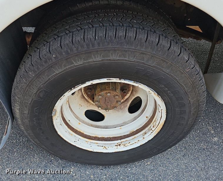 image for item DN8594 2008 Ford E450 Super Duty  shuttle bus