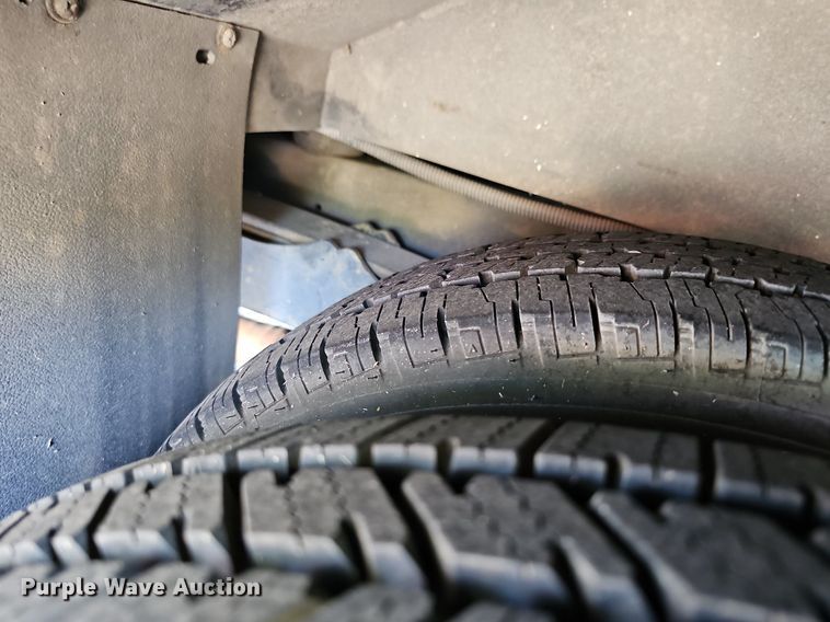 image for item DN8594 2008 Ford E450 Super Duty  shuttle bus