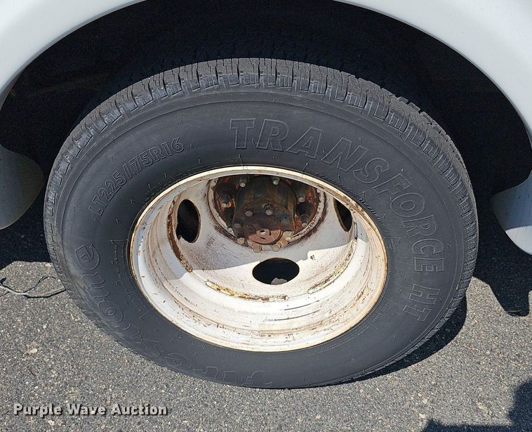 image for item DN8594 2008 Ford E450 Super Duty  shuttle bus