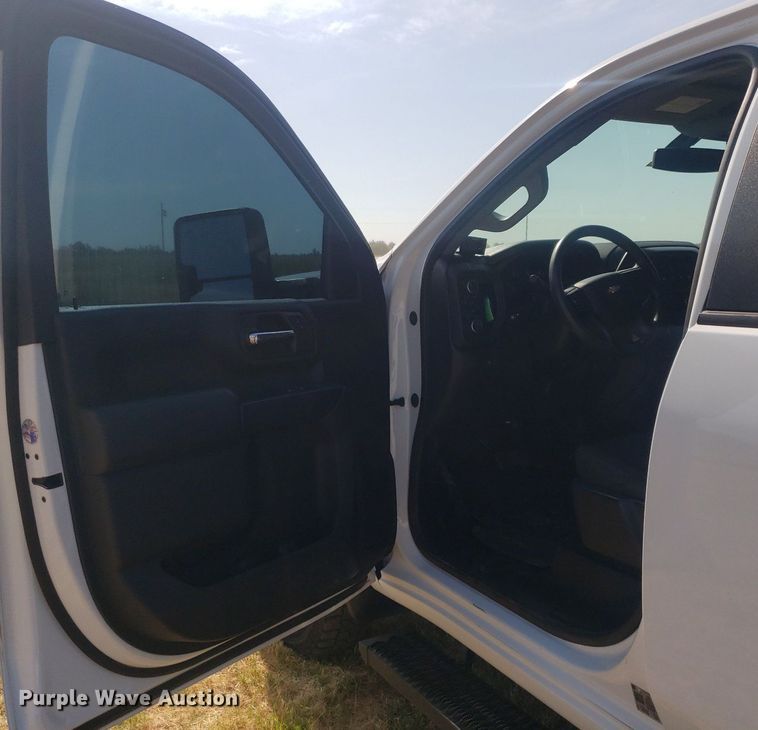 image for item DO3007 2020 Chevrolet Silverado 3500HD  Crew Cab bale bed truck