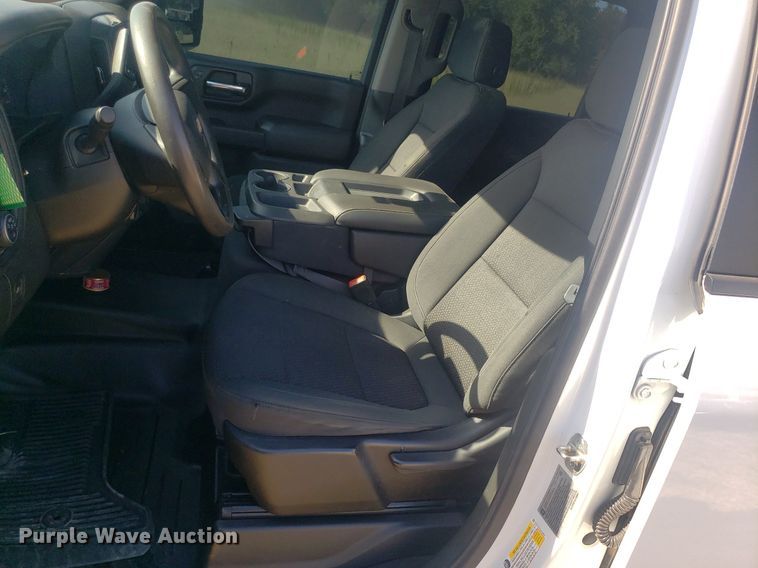 image for item DO3007 2020 Chevrolet Silverado 3500HD  Crew Cab bale bed truck