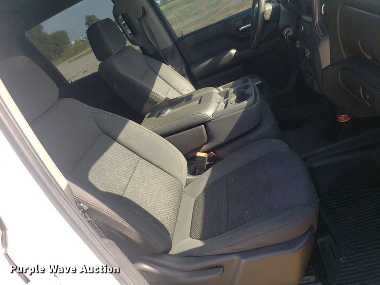 image for item DO3007 2020 Chevrolet Silverado 3500HD  Crew Cab bale bed truck