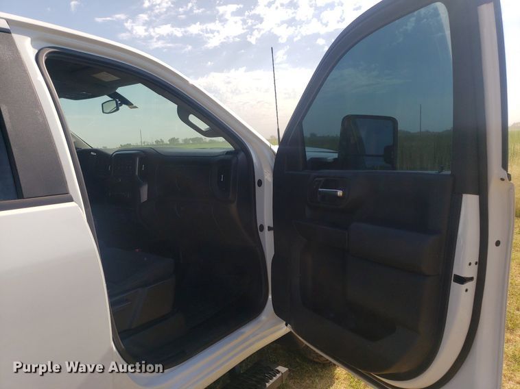 image for item DO3007 2020 Chevrolet Silverado 3500HD  Crew Cab bale bed truck