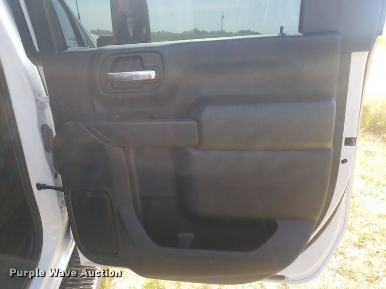 image for item DO3007 2020 Chevrolet Silverado 3500HD  Crew Cab bale bed truck