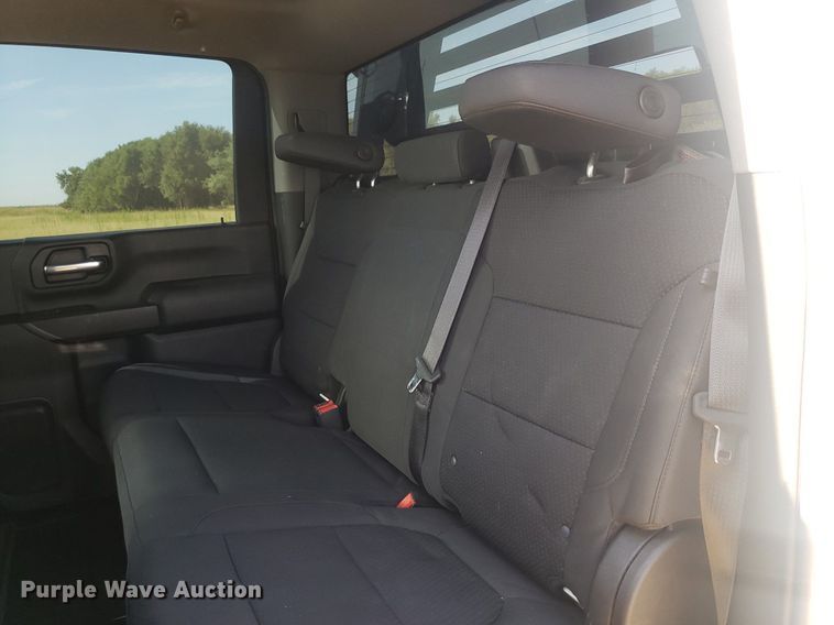 image for item DO3007 2020 Chevrolet Silverado 3500HD  Crew Cab bale bed truck