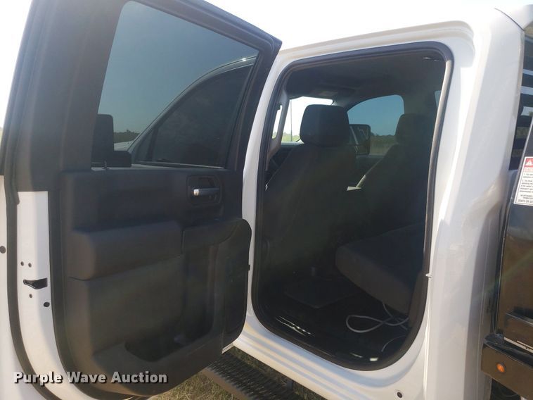 image for item DO3007 2020 Chevrolet Silverado 3500HD  Crew Cab bale bed truck