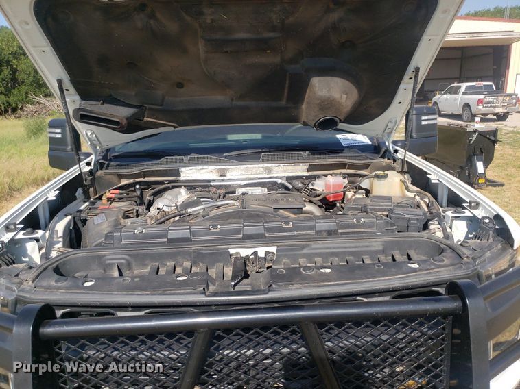 image for item DO3007 2020 Chevrolet Silverado 3500HD  Crew Cab bale bed truck