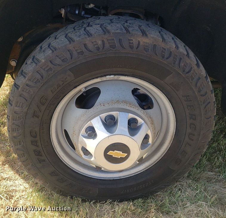 image for item DO3007 2020 Chevrolet Silverado 3500HD  Crew Cab bale bed truck