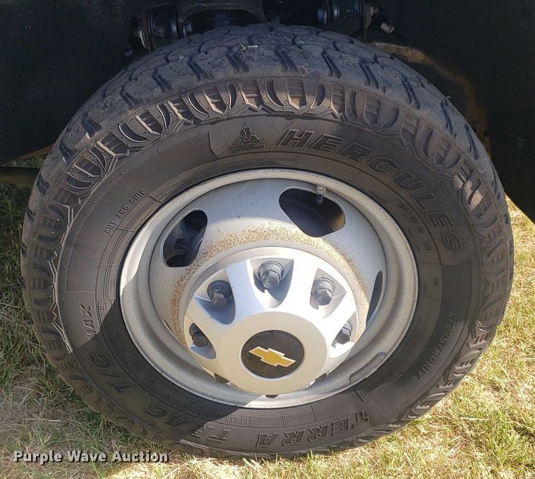 image for item DO3007 2020 Chevrolet Silverado 3500HD  Crew Cab bale bed truck