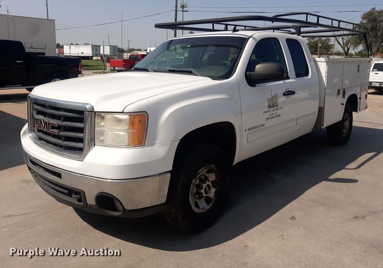 image for item DO3077 2009 GMC Sierra 3500HD  Ext. Cab utility bed pickup truck