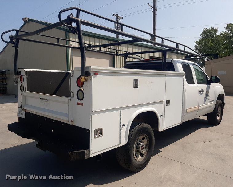 image for item DO3077 2009 GMC Sierra 3500HD  Ext. Cab utility bed pickup truck