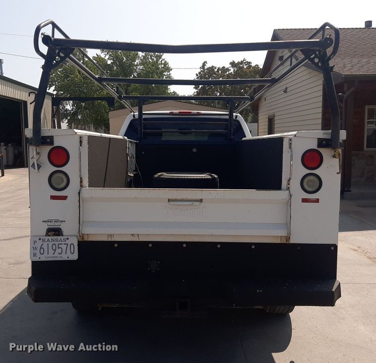 image for item DO3077 2009 GMC Sierra 3500HD  Ext. Cab utility bed pickup truck