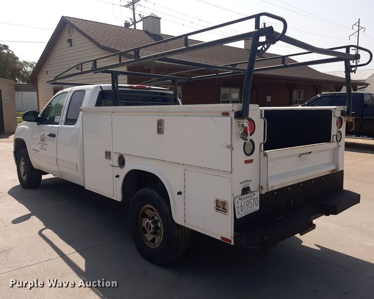 image for item DO3077 2009 GMC Sierra 3500HD  Ext. Cab utility bed pickup truck