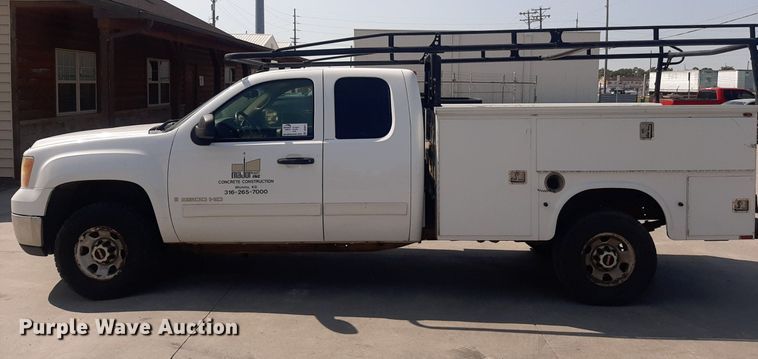 image for item DO3077 2009 GMC Sierra 3500HD  Ext. Cab utility bed pickup truck