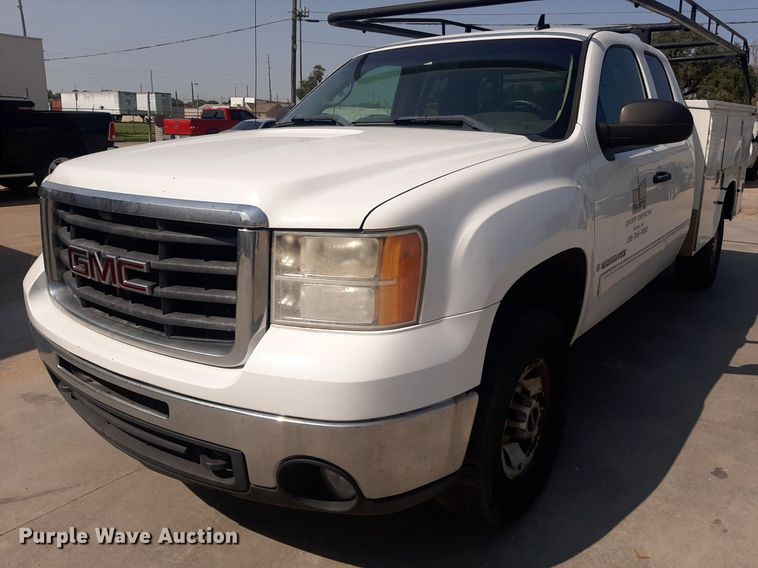 image for item DO3077 2009 GMC Sierra 3500HD  Ext. Cab utility bed pickup truck
