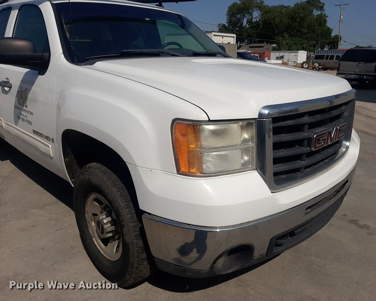 image for item DO3077 2009 GMC Sierra 3500HD  Ext. Cab utility bed pickup truck