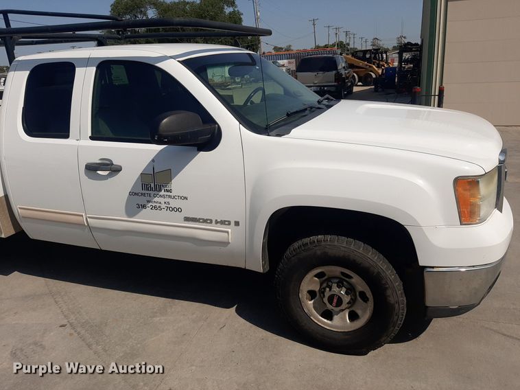 image for item DO3077 2009 GMC Sierra 3500HD  Ext. Cab utility bed pickup truck