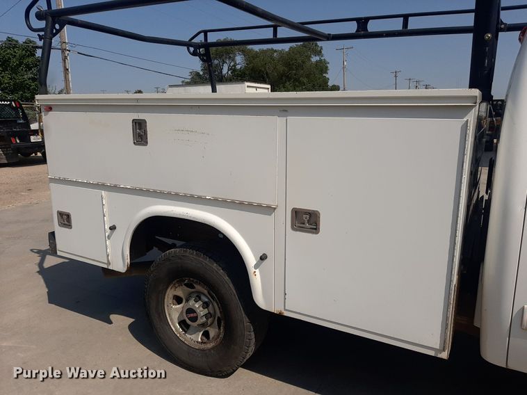 image for item DO3077 2009 GMC Sierra 3500HD  Ext. Cab utility bed pickup truck