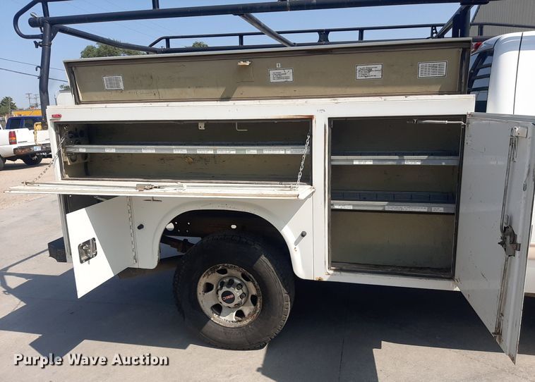 image for item DO3077 2009 GMC Sierra 3500HD  Ext. Cab utility bed pickup truck