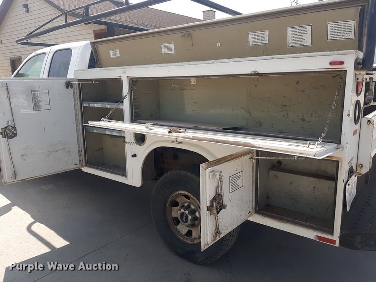 image for item DO3077 2009 GMC Sierra 3500HD  Ext. Cab utility bed pickup truck