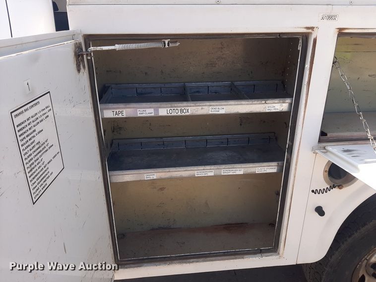 image for item DO3077 2009 GMC Sierra 3500HD  Ext. Cab utility bed pickup truck