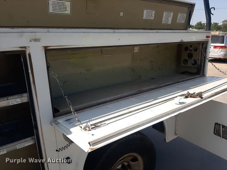 image for item DO3077 2009 GMC Sierra 3500HD  Ext. Cab utility bed pickup truck