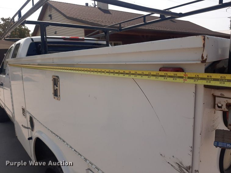 image for item DO3077 2009 GMC Sierra 3500HD  Ext. Cab utility bed pickup truck