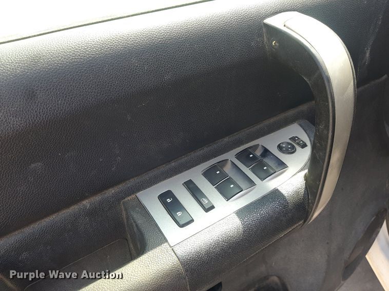 image for item DO3077 2009 GMC Sierra 3500HD  Ext. Cab utility bed pickup truck