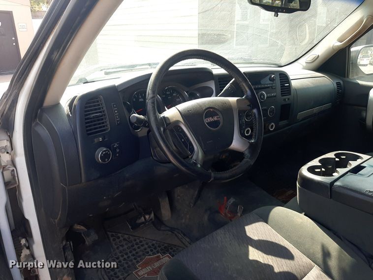 image for item DO3077 2009 GMC Sierra 3500HD  Ext. Cab utility bed pickup truck