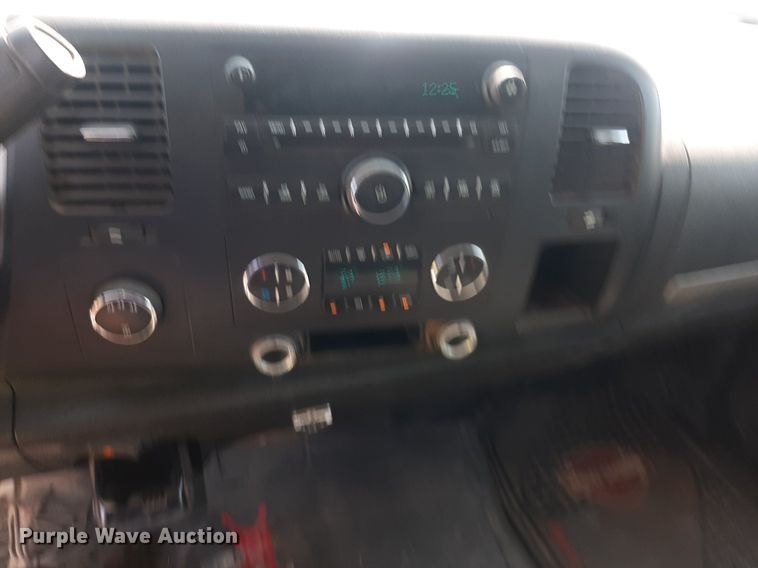 image for item DO3077 2009 GMC Sierra 3500HD  Ext. Cab utility bed pickup truck