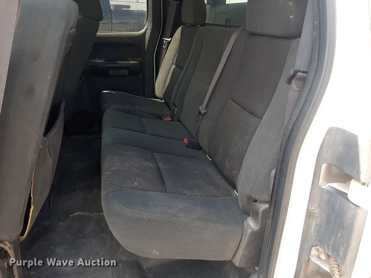 image for item DO3077 2009 GMC Sierra 3500HD  Ext. Cab utility bed pickup truck