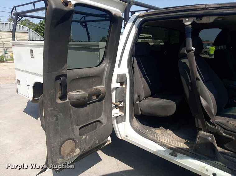 image for item DO3077 2009 GMC Sierra 3500HD  Ext. Cab utility bed pickup truck