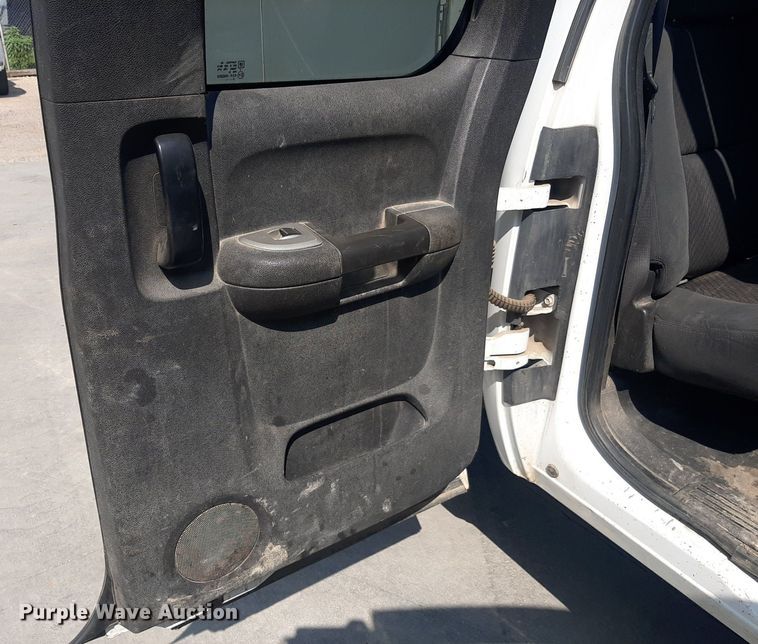 image for item DO3077 2009 GMC Sierra 3500HD  Ext. Cab utility bed pickup truck