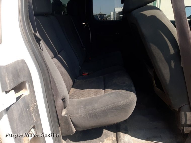 image for item DO3077 2009 GMC Sierra 3500HD  Ext. Cab utility bed pickup truck