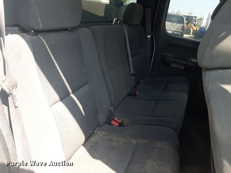 image for item DO3077 2009 GMC Sierra 3500HD  Ext. Cab utility bed pickup truck